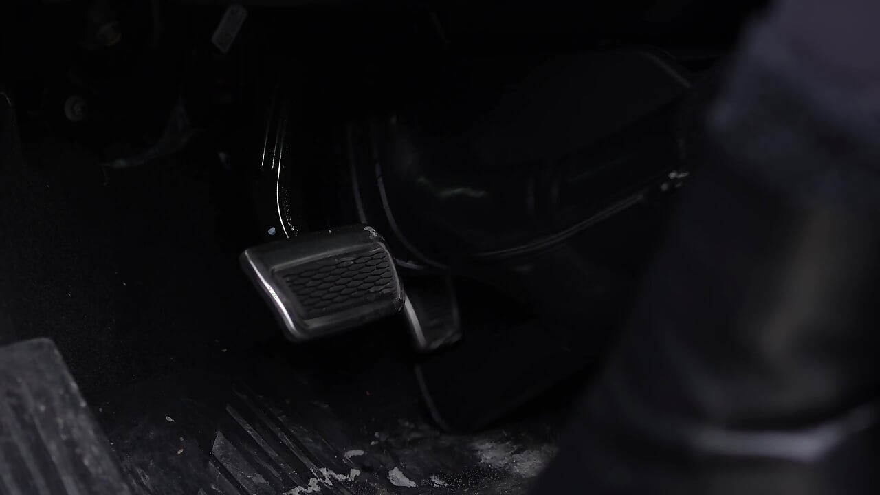 救命, 我的车卡在雪地里了.