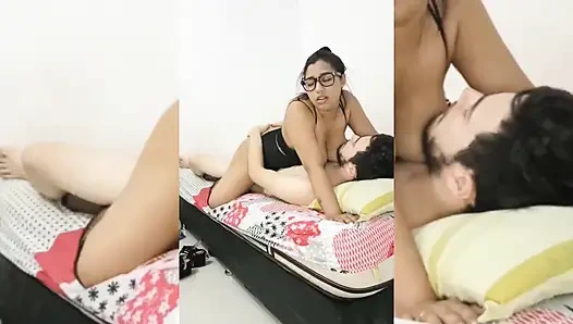 Seksi etek ve sutyen giyen seksi latin genç kızı sikiyor