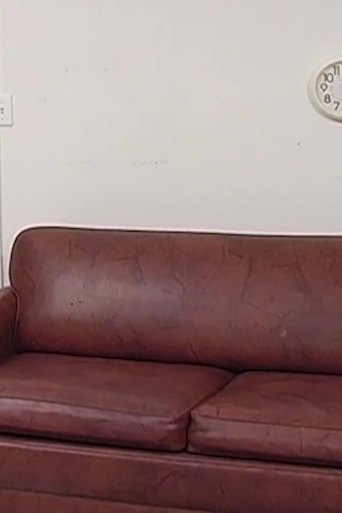 Aaliyah Jolie с большой задницей наклоняется и принимает его большой черный член в ее киску.