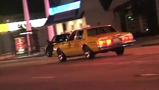 Versaute Taxifahrt: Heiße Girls im Cab