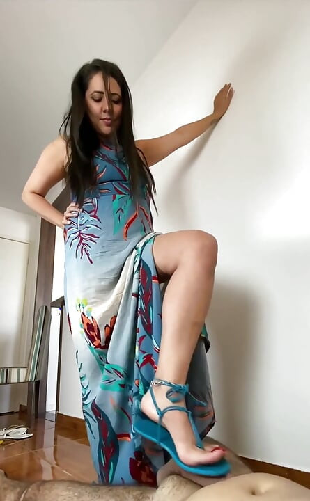 Cock Crush 7 - Gudinna Kiffa i Sexig Blå Schutz Sandals 7