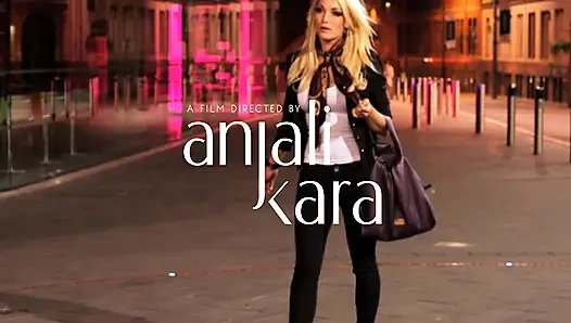 Наполняю ее мокрую пизду и наполняю ее задницу кримпаем!