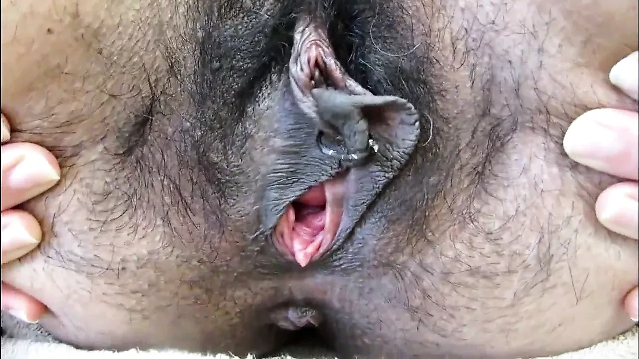 MY big flying lips with piercings and pussy gape