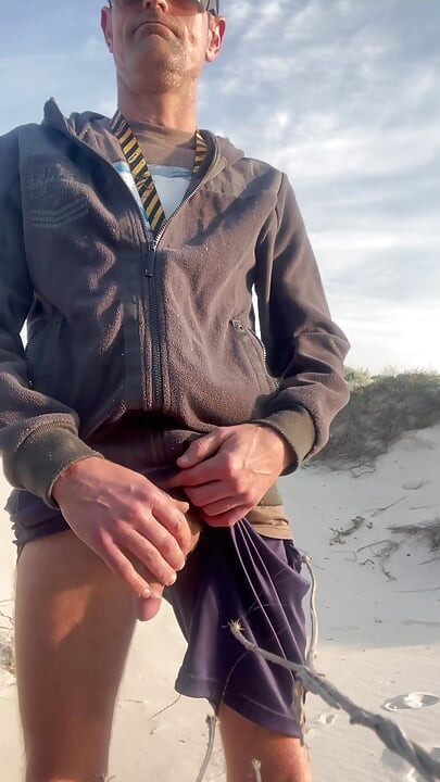 Mike is stroking on the beach again