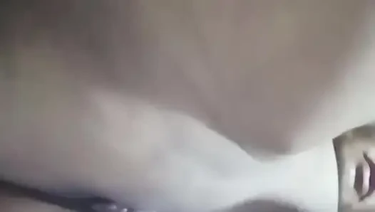 Öğle yemeğinden sonra amcığımı oynuyorum