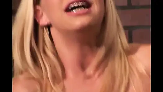 Seks anal besar dengan si pirang cantik