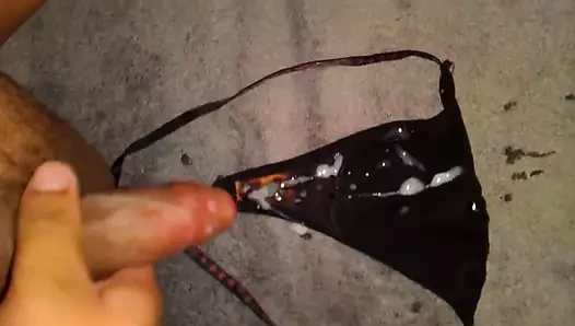 Yeğenler üzerinde boşalmak seksi siyah azgın tanga