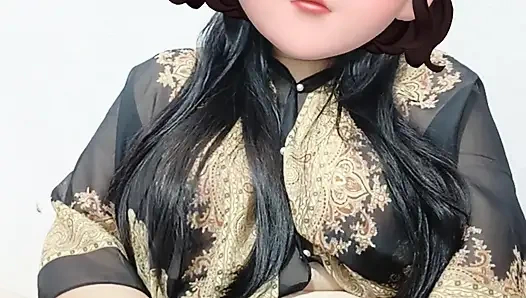 Teen fingers her pink wet pussy