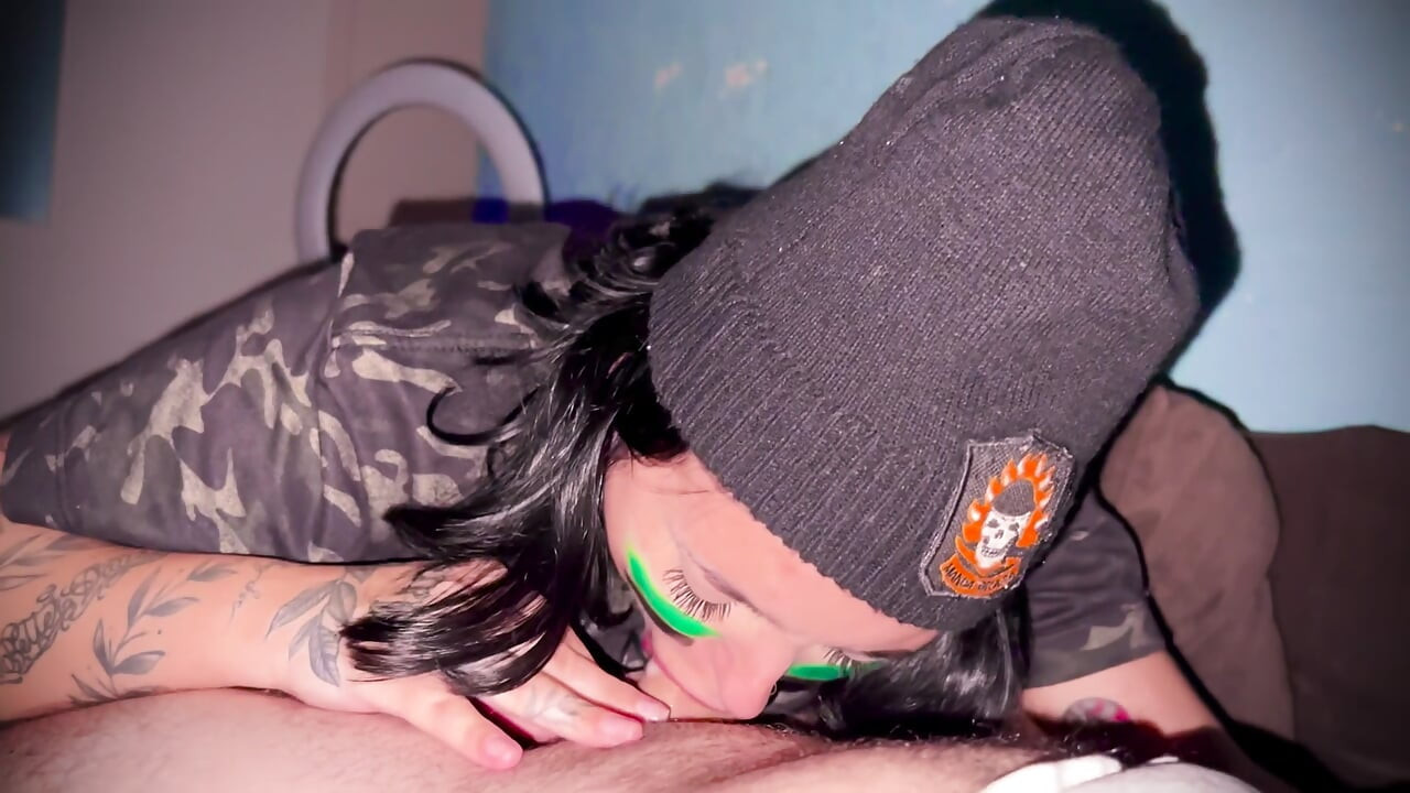 My cuckold friend's girlfriend dressed up so no one could see the way she gives me her pussy, I recorded everything!