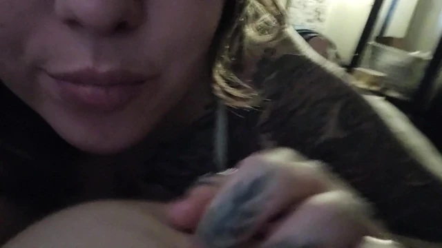 Babe gives hott rimjob