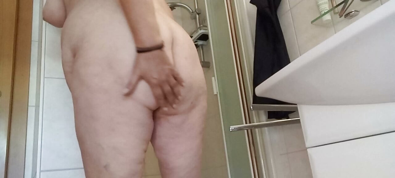 Smell My Ass German MILF Teases You in the Shower