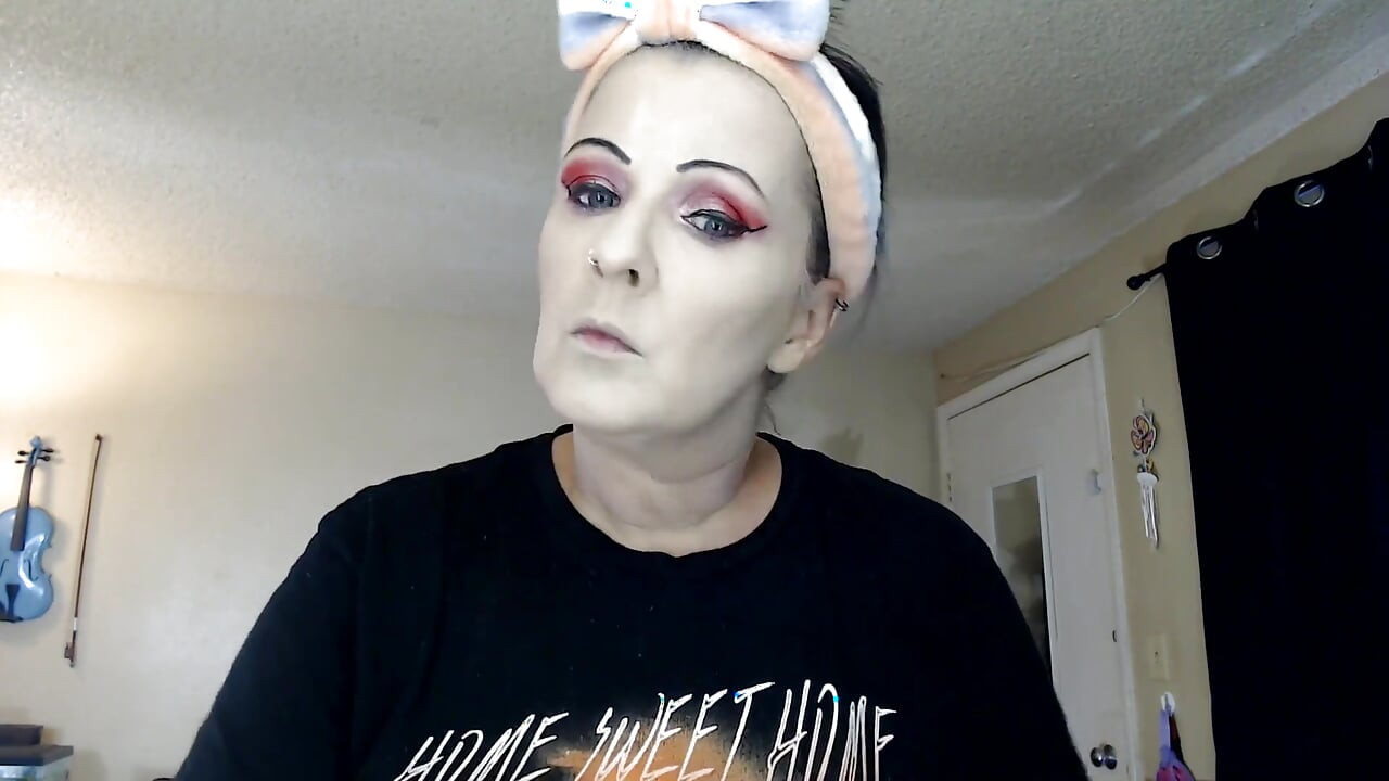 Quick Applied Mature Make up