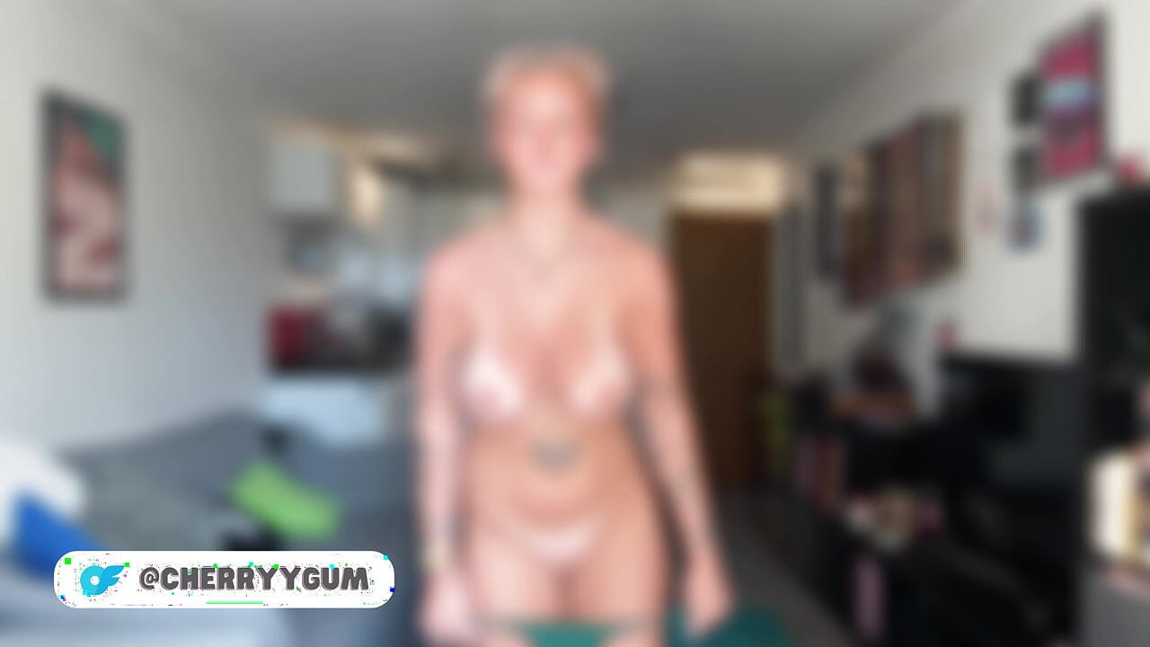 거유의 18살 영국 십대와 누드 비키니 시도 - Haul