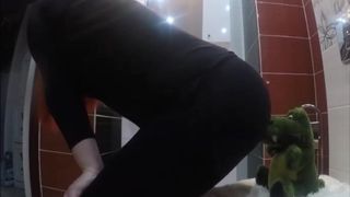 Girl with a big arse farting hard