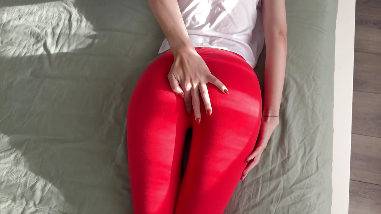 Iubita colegei de cameră nu poate rezista pulei mele după sală