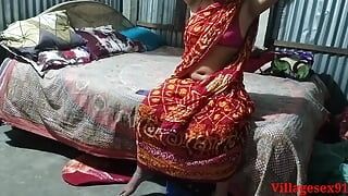 Lokale Desi Indische stiefmoeder heeft seks met stiefzoon terwijl haar man geen thuis is (officiële video door Villagesex91)
