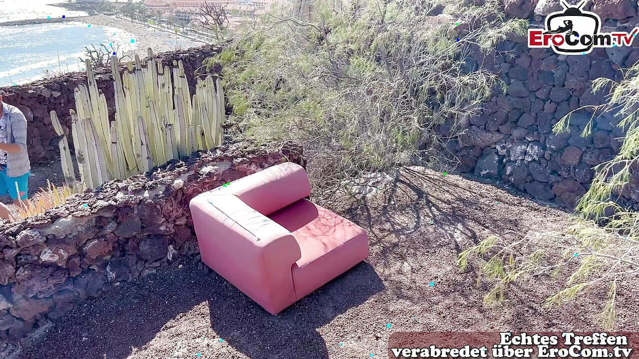Loira turista de Mallorca fodida por 2 turistas alemães na praia