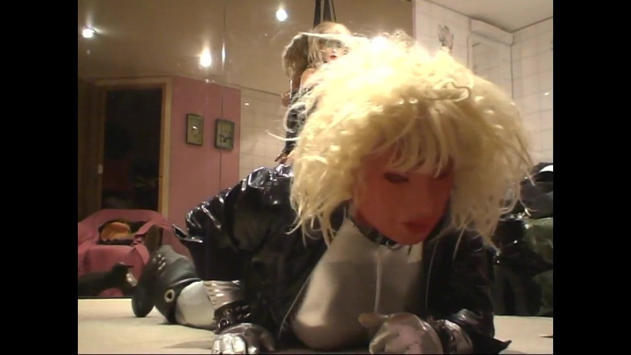 Roxina HotAndSexySilverGrl X