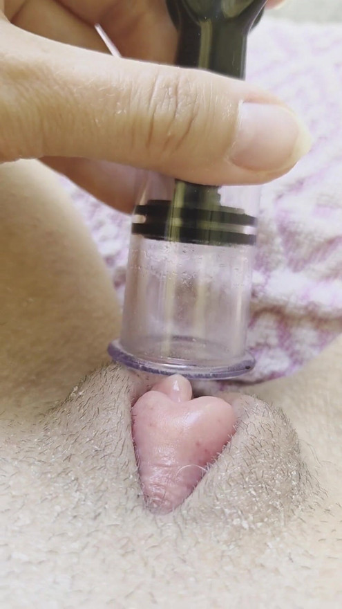 A swollen clitoris looks even fleshier up close | Clip 1