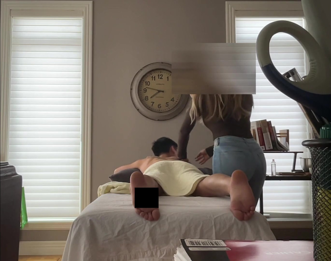 正统的frenchxrussian实习生rmt被巨大的亚洲鸡巴勾引 第一次约会