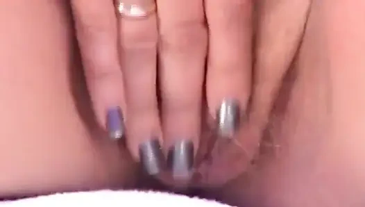 Memek sempit tante semok rambut pirang ini dientot habis-habisan sampai mengerang keenakan