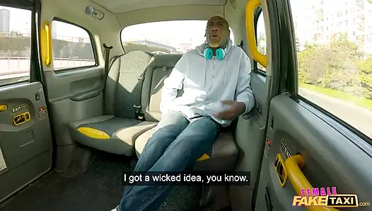Female fake taxi - samantha joiner si cewek hot rambut pirang asal skotlandia lagi asik ngentot kontol raksasa pria kulit hitam