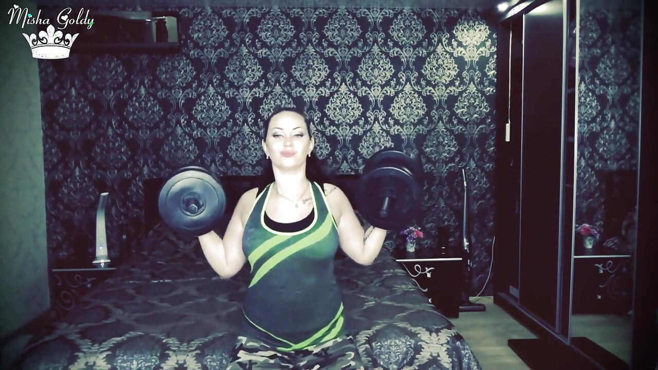 50 повторения на вдигане на тежести за предизвикателство за бицепс и рамене!