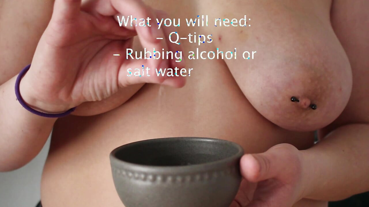 如何更換乳頭首飾 - 巨大的天然奶子，教育視頻