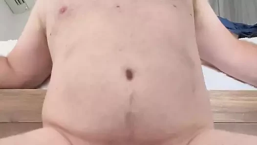 Heteroseksüel adam dildoyla aşağı kayıyor ve bundan zevk alıyor