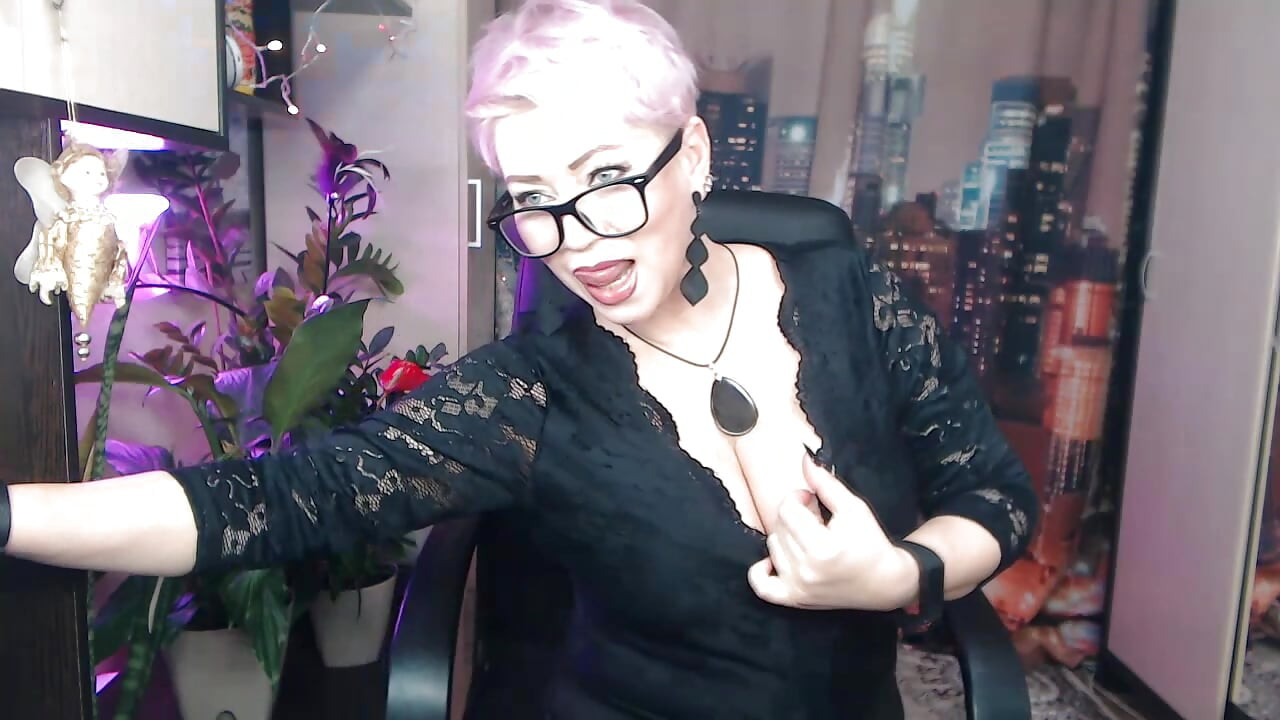 My stepmom is my webcam slut! Immodest dancing, close-up pussy and honest masturbation of a bitch in 45+ format!