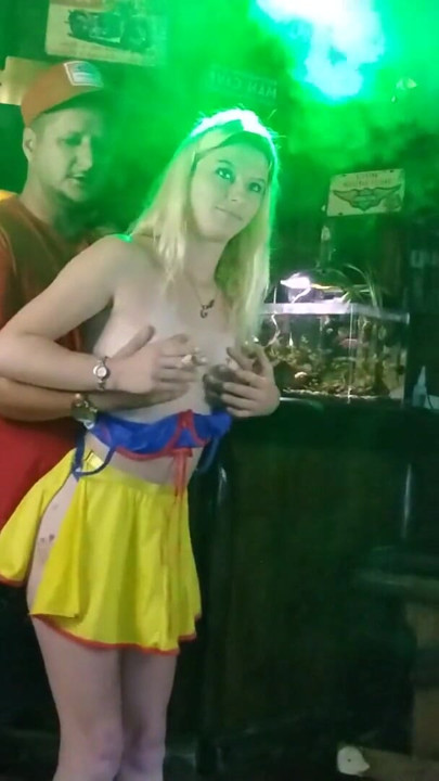 Bored and ignored.Closing time at the bar. | Clip 1