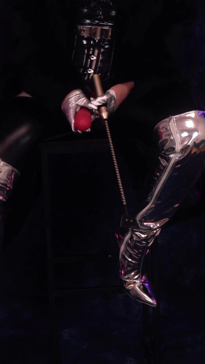 Fur femdom POV in French: Chastity and strap-on
