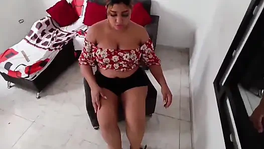 Adik tiri meksikoku yang lebih tua lagi asik ngeliat kontol kecilku