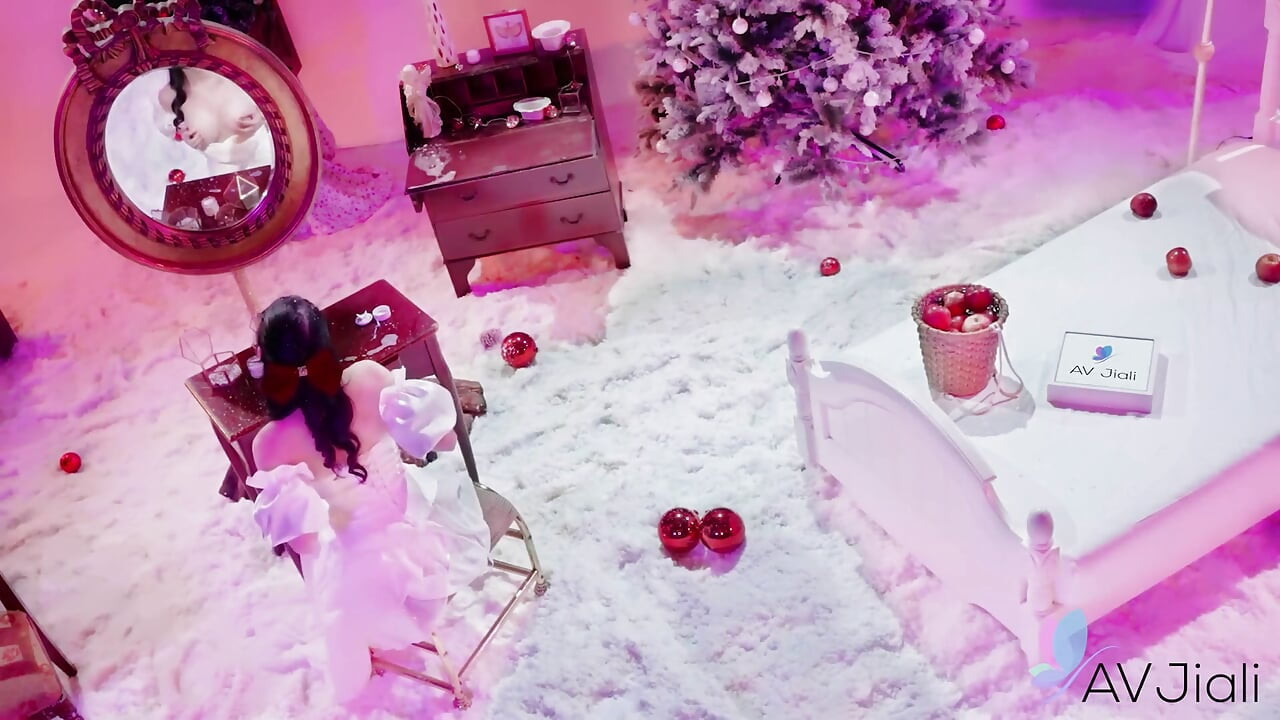 Jiaxin Is the Horny Snow White Who Gets Fucked by the Prince