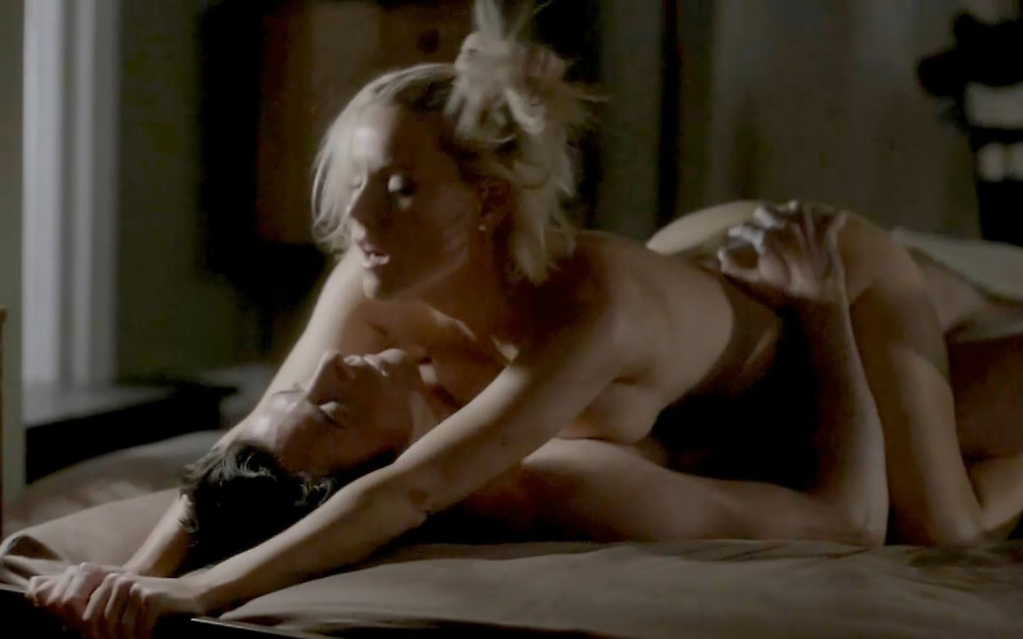 Kathleen Robertson, обнаженная сцена секса в боссе scandalplanet.com