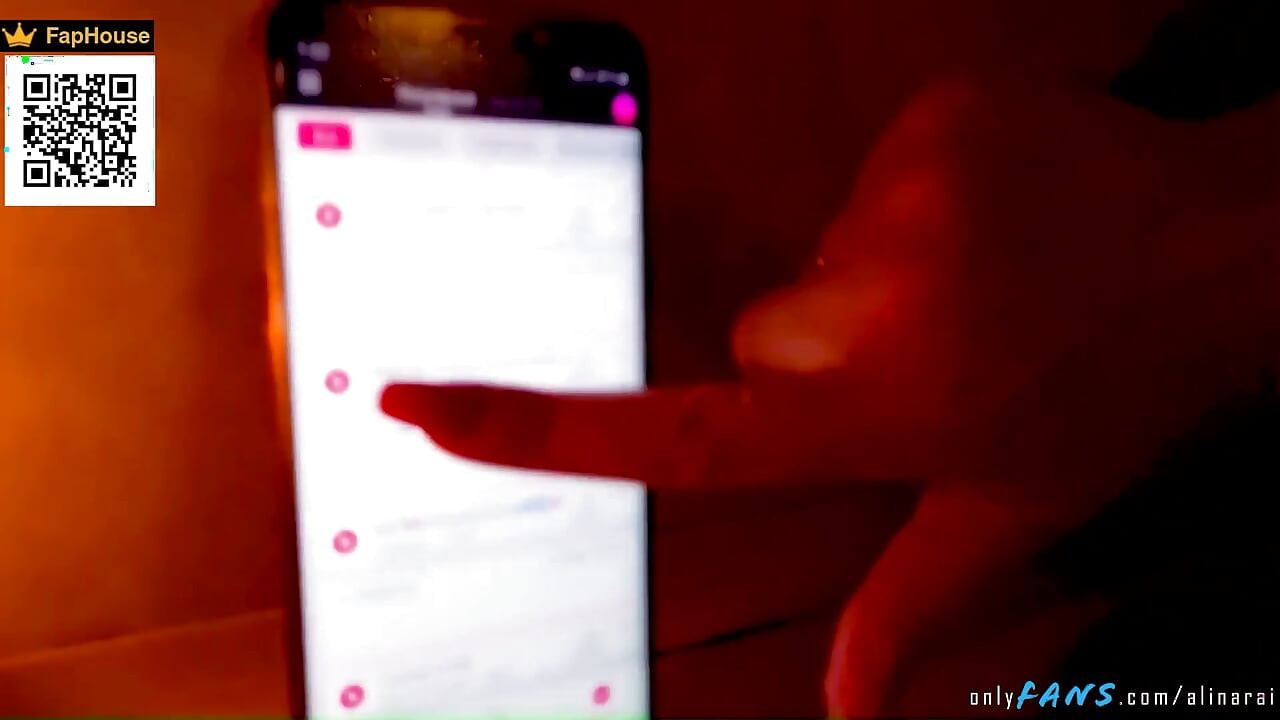 Mi-am prins fiica vitregă cu o jucărie drăguță în cur și am futut-o bine