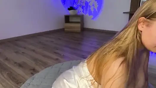 Jucielussie seksi büyük doğal göğüsleri emiyor