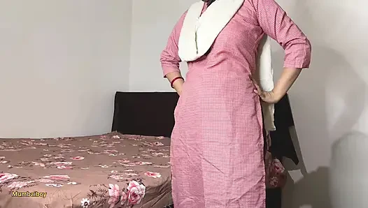 kusum Okula gitmeden önce, sınav için ipuçları almak için komşu üvey kardeşine gelir.