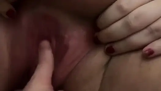 Çalışın ve cıvırlayan şişkinliğe yumruk yapın