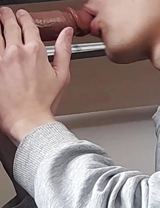 Jednostavno volim sisati kurac!