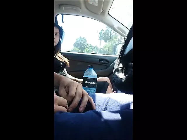 Orureña calientita chupando la pito a su loco