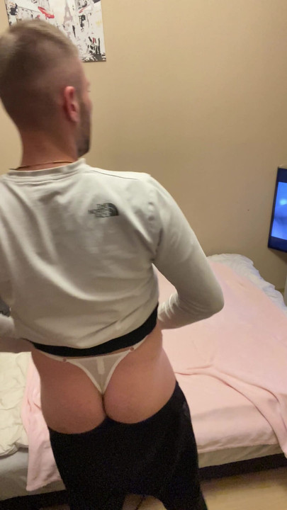 U bijelim seksi tangicama | Isječak 1