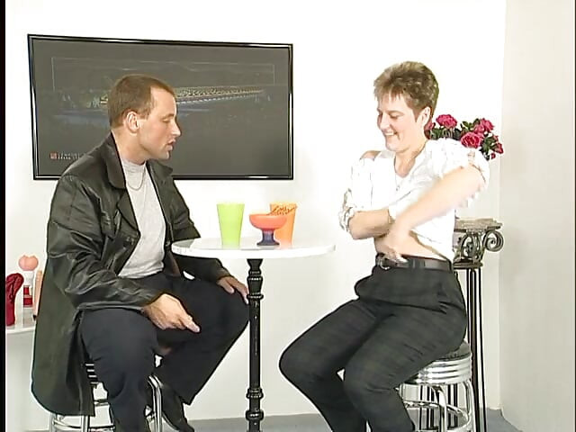 Chubby short hair chick is toying her hairy cunt at the casting