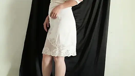 Indonesia Viral Nyobain Baju Satin Baru Berujung Ngentot Dan Keluar Di Memek