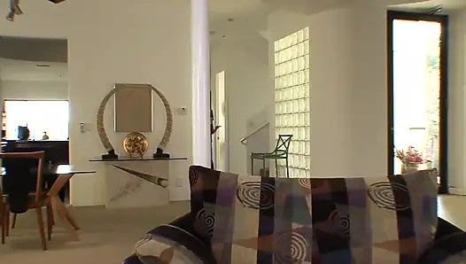 Memek fleksibel cewek kulit putih dimasukin kontol raksasa pria kulit hitam