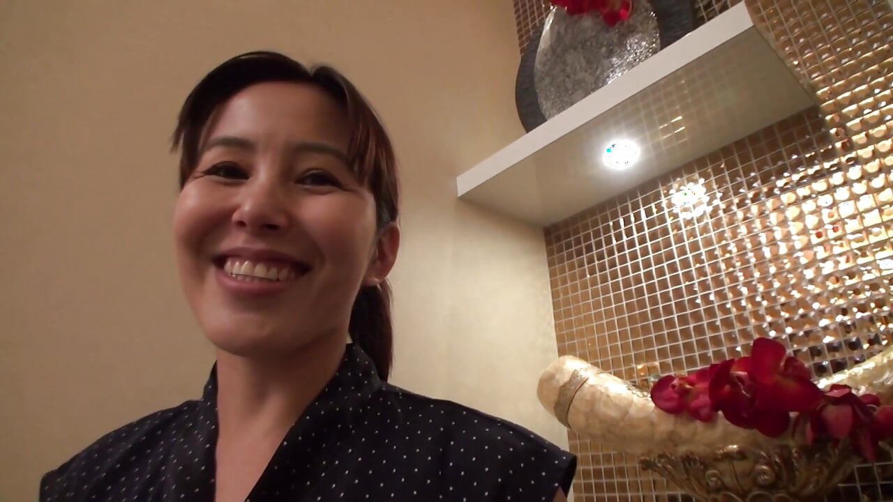 K-cup Super Milk Wife, Megumi, 42 Years Old