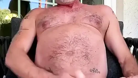 Chet Ranger kenarlarını açıyor ve boşalıyor
