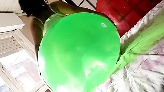 Reiten Sie große Kristallballons bei Morgensonne und Bunny Looner