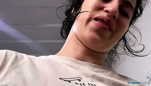 Er schiebt seinen schwanz ganz in meine kehle
