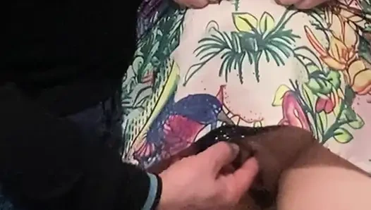 Garip sapık metroda orta yaşlı seksi kadını parmaklıyor